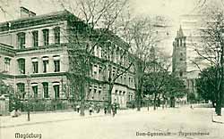 Das Dom-Gymnasium in der Augustastraße